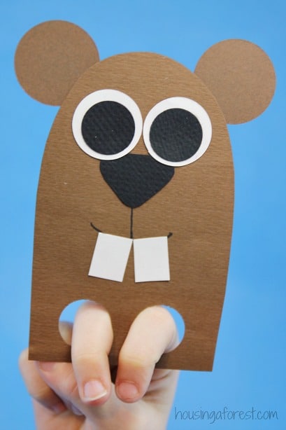 DIY-finger-puppet-Groundhog-Day-craft-for-kids-5