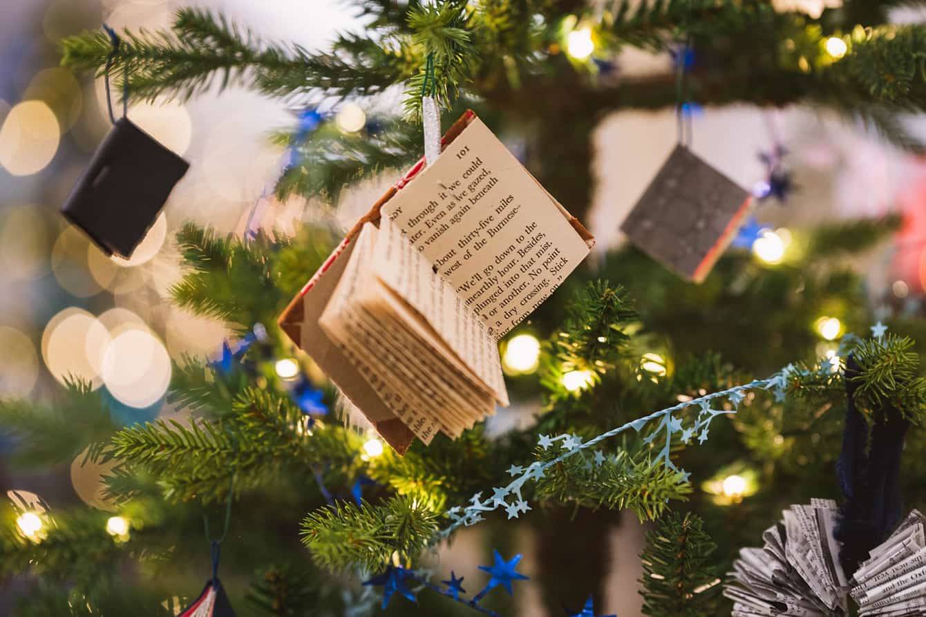 Bạn đang tìm kiếm bản nhạc Giáng Sinh vui tươi để giảng dạy cho trẻ mẫu giáo? Chuyên gia giảng dạy của chúng tôi đã tạo ra một danh sách những bản nhạc Giáng Sinh dành riêng cho trẻ nhỏ. Hãy cùng thưởng thức âm nhạc và tạo ra những khoảnh khắc tuyệt vời cho các em nhỏ!