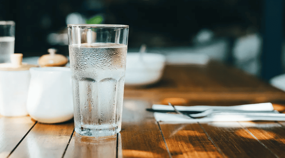healthy-lifestyle-african-american-curly-young-woman-drinks-with-a-picture-id1334901593?b=1&k=20&m=1334901593&s=170667a&w=0&h=GAZRac0lkIsNL68_h6uIDAIpRkFJpM4hlIfCQYqXlbc=